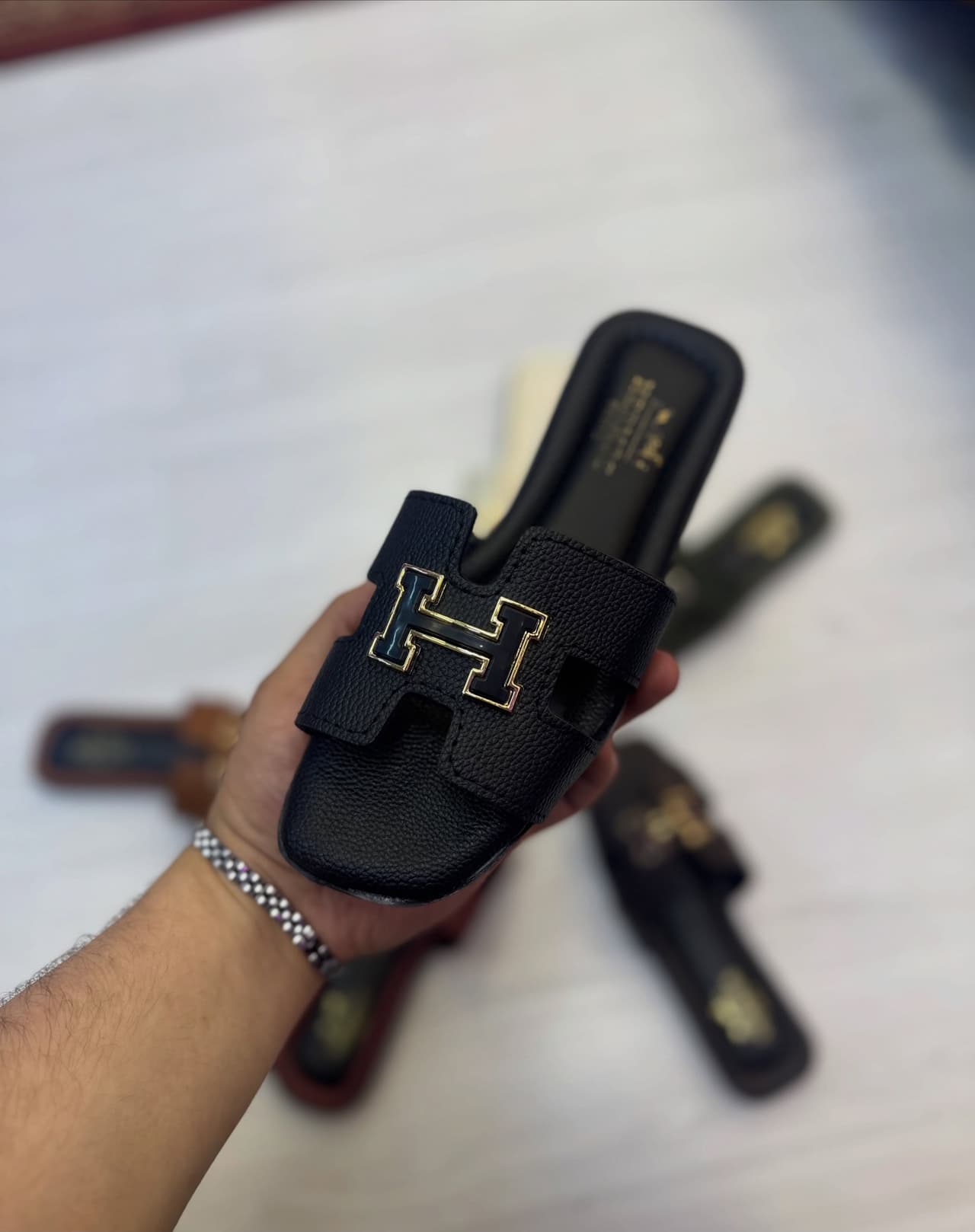 Hermes tokalı terlik – Siyah tokalı