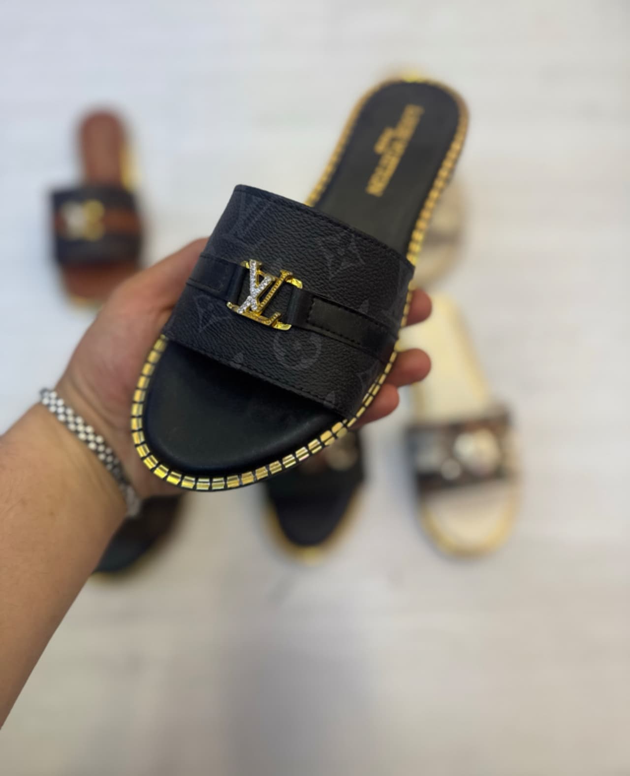 Lous vuitton terlik – Siyah