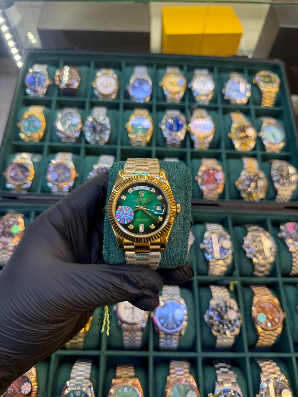 Rolex Day-Date – Yeşil altın taşlı