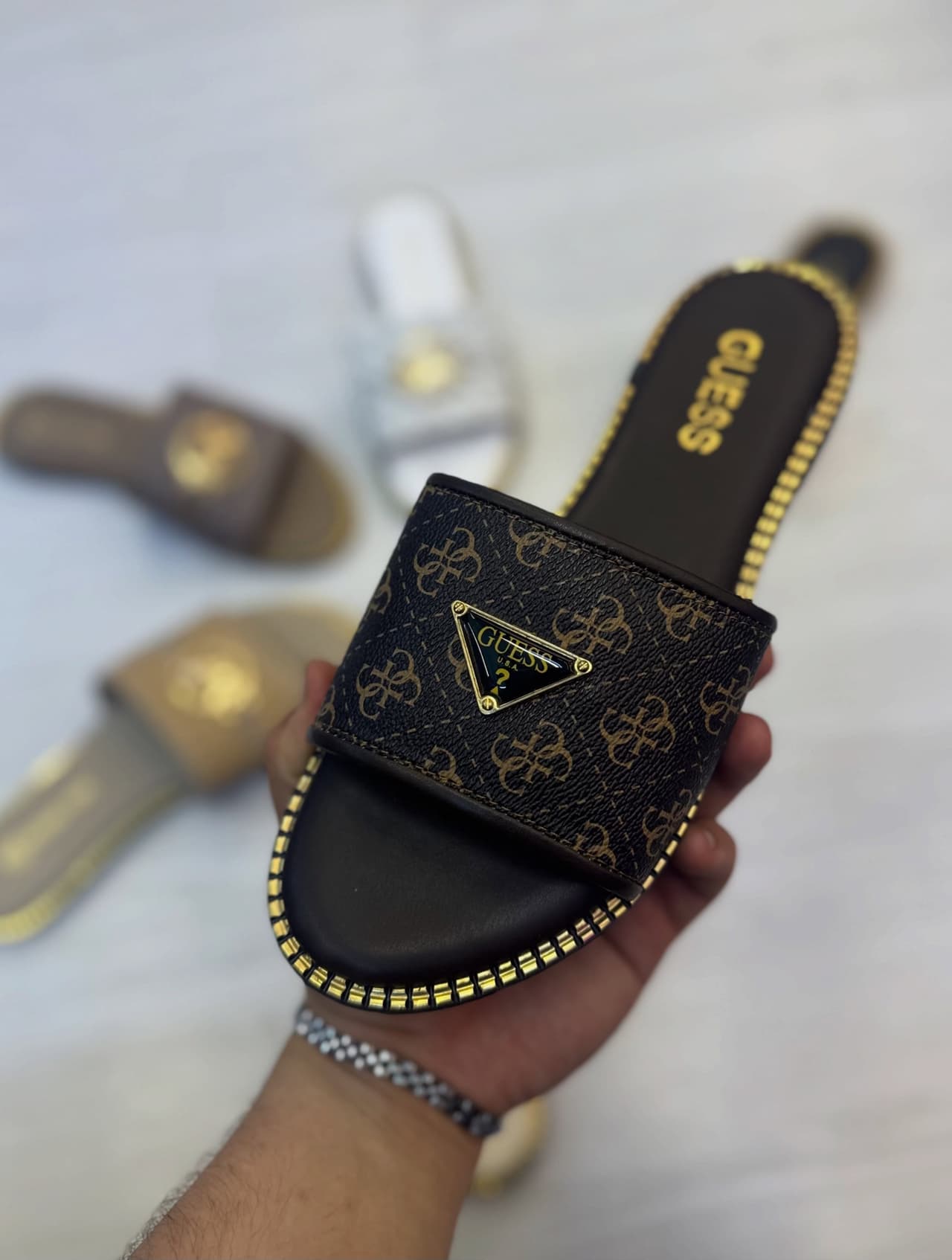 Guess terlik – Kahve