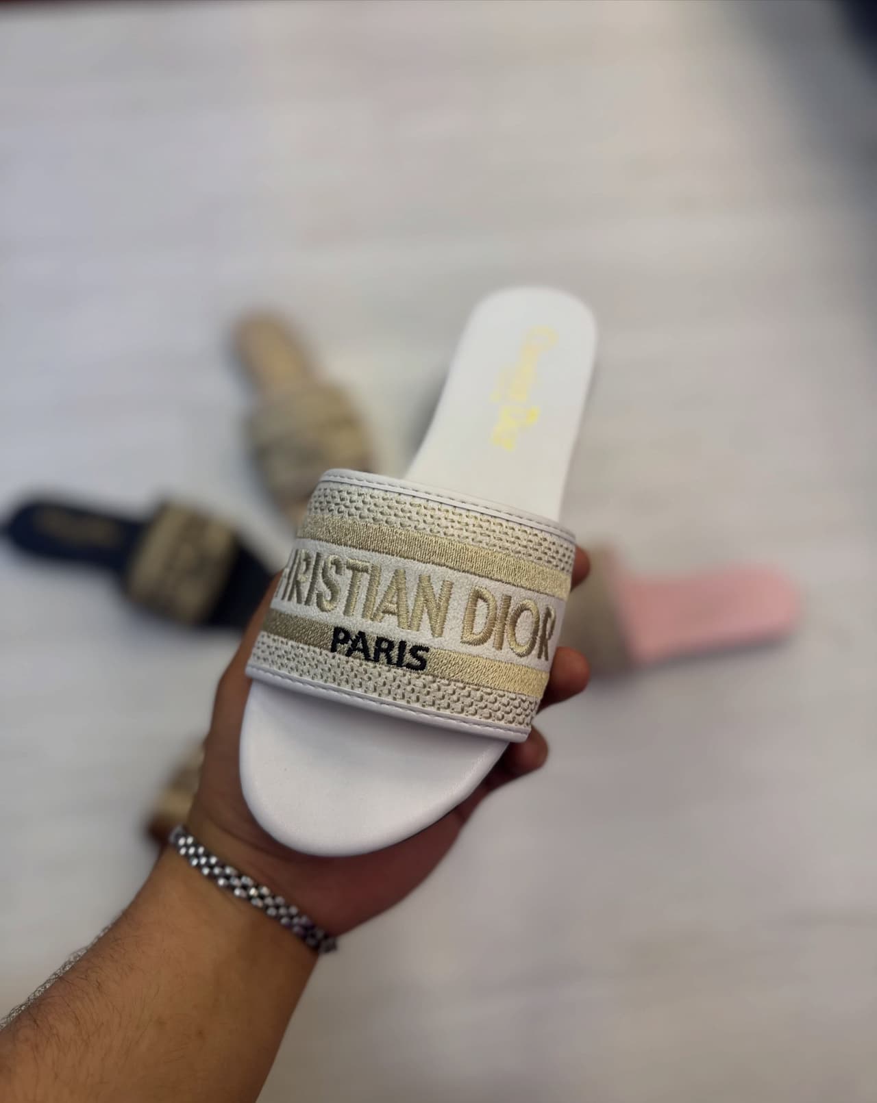 Christian Dior – Beyaz