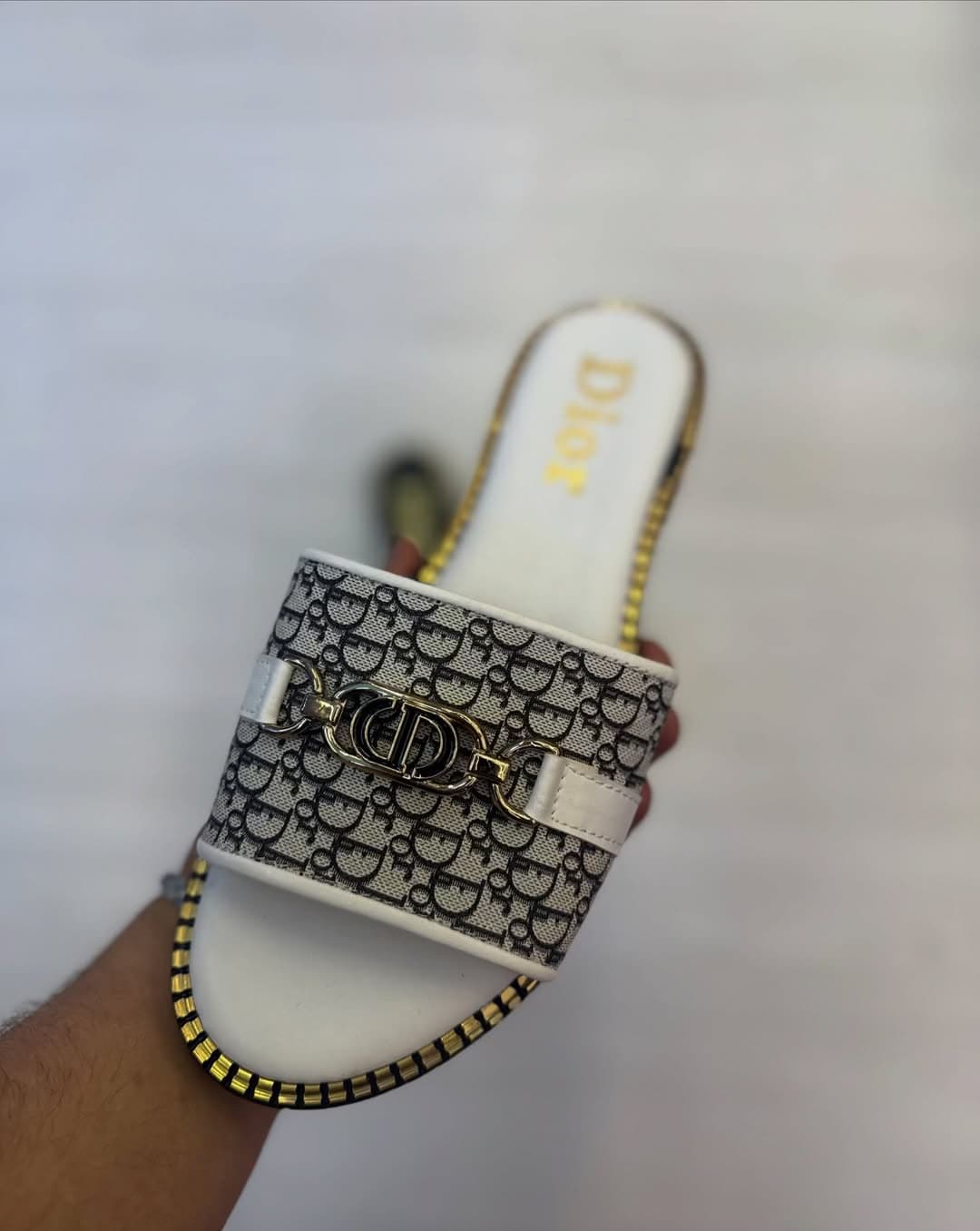 Dior terlik – Beyaz