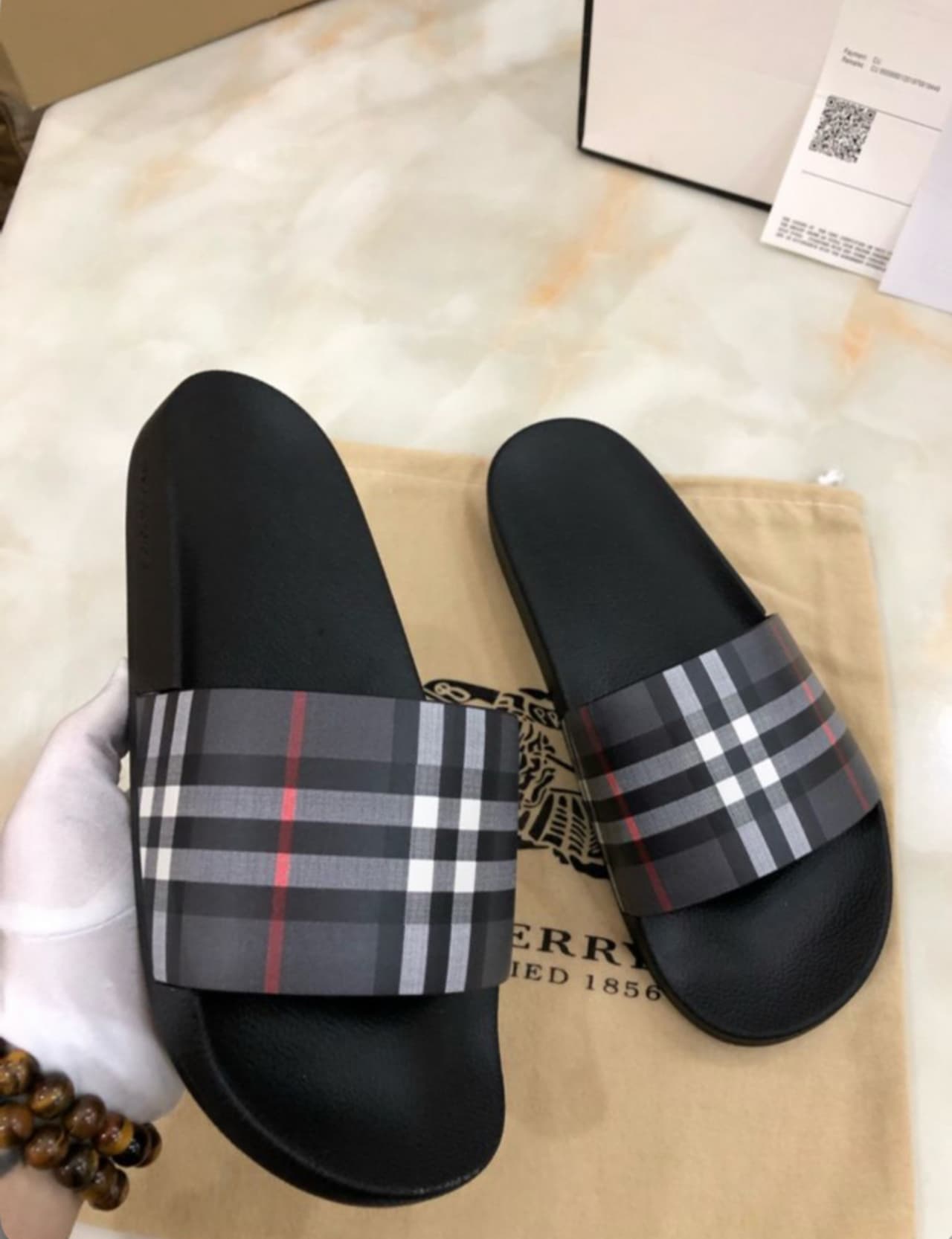 Burbery terlik – Siyah